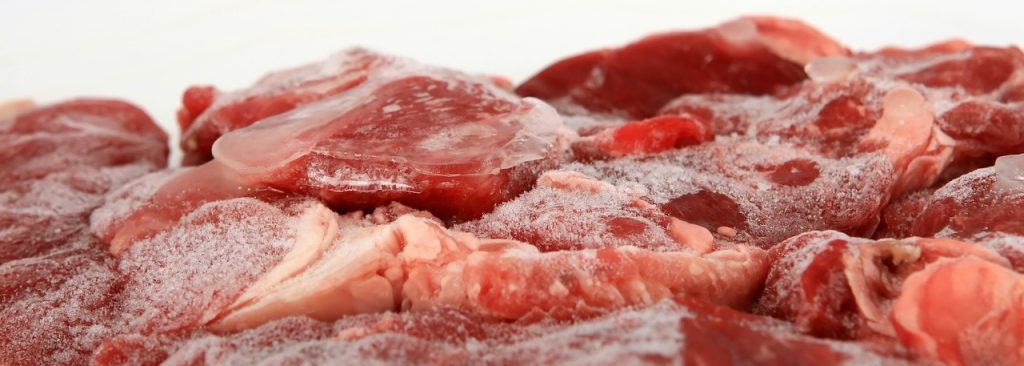 Tiefgefrorenes Fleisch ist für Hunde beim Barfen keinesfalls ein Problem