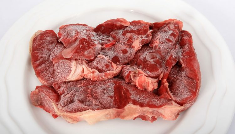 Tiefgefrorenes Fleisch und was es beim Barfen zu beachten gilt