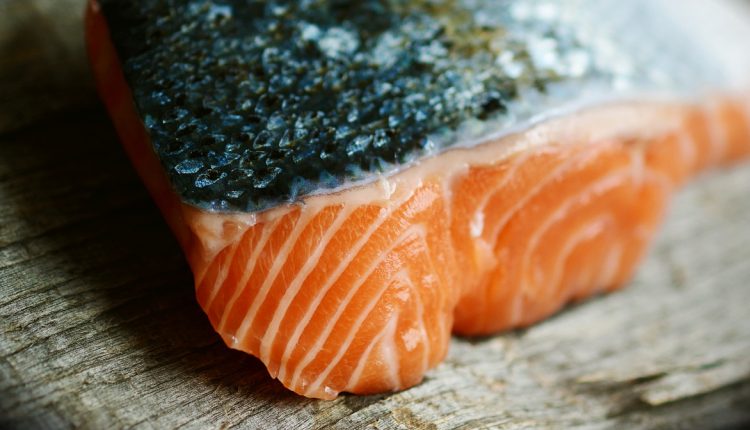 Lachs ist der Hauptbestandteil bei Bulgur-Lachs